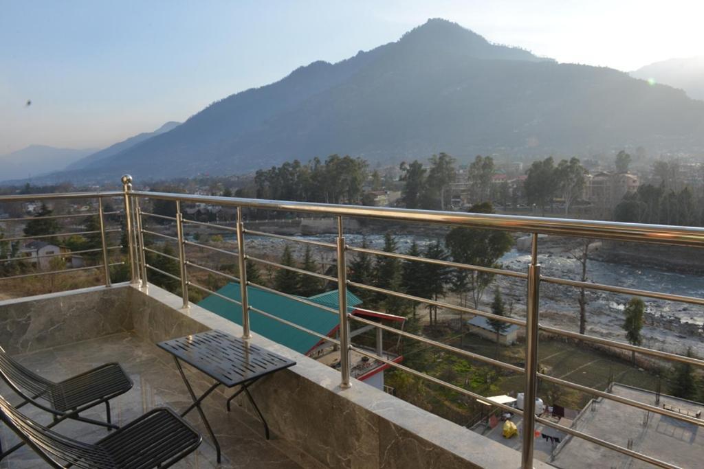 Tulip Flowing River View Hotel. Shamshi Bagian luar foto